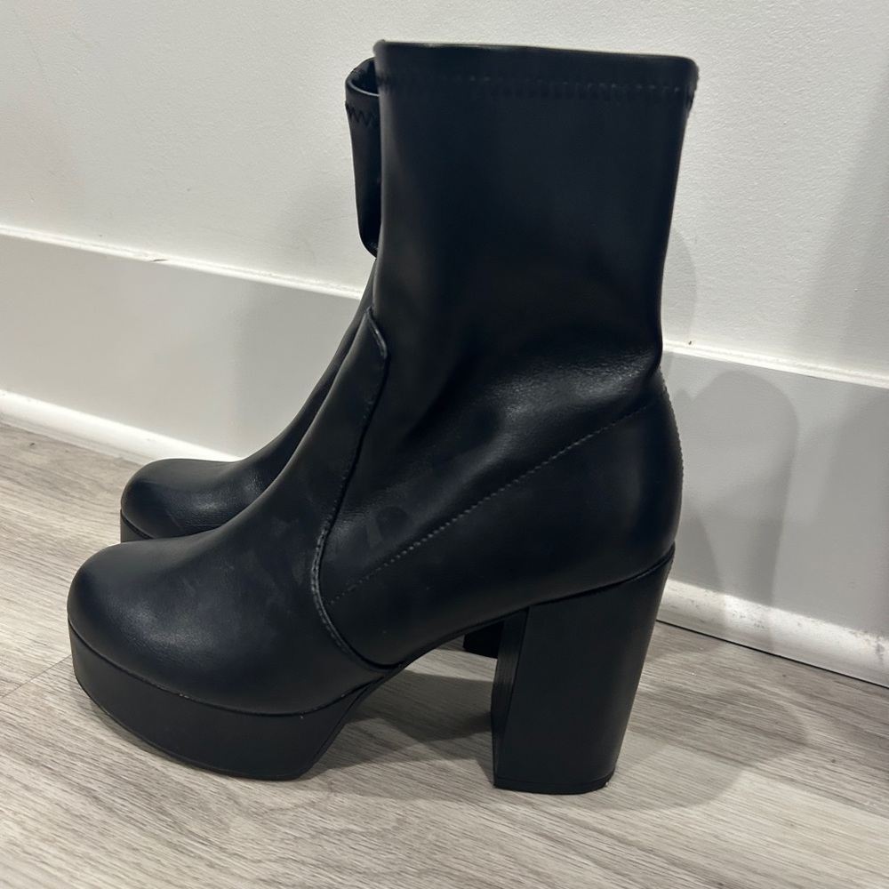Elegant Black Women's Boots